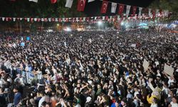 Fuarın Zirve Gecesi; Merve Özbey Sahneye Damga Vurdu