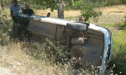 Kahramanmaraş Ekinözü'nde Otomobil Şarampole Devrildi