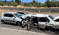 Kahramanmaraş'ta iki otomobil kafa kafaya çarpıştı: 2 yaralı