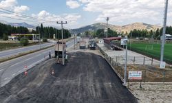Büyükşehir, Göksun’da spor tesislerinin yollarını yeniliyor