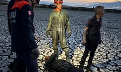 Kahramanmaraş’ta çamura saplanan yaşlı adam kurtarıldı