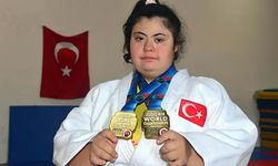 Dünya şampiyonu Zeynep Sude, Başkan Görgel’i ziyaret etti
