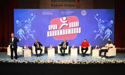 Kahramanmaraş’ta futbolun yıldızları spor panelinde buluştu