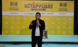 Beyhan Budak, kitap fuarında aile ilişkilerini anlattı