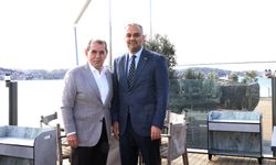 Topbaş, Dursun Özbek’e Maraş işi sim sırma takdim etti