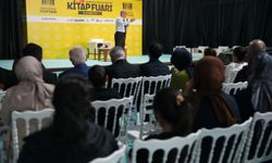 Halit Ertuğrul, Kahramanmaraş Kitap Fuarı’nda gençlerle buluştu