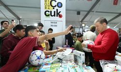 Kahramanmaraş Kitap Fuarı’nda futbol efsanelerine yoğun ilgi