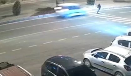 Kahramanmaraş'ta Otomobilin Yayaya Çarpma Anları Kameraya Yansıdı!