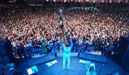 Sinan Akçıl Kahramanmaraş’ta Sahne Aldı: Katılım Çok Yoğundu
