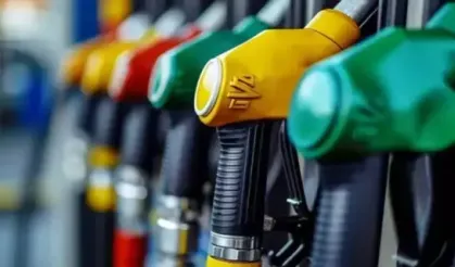 Akaryakıta Zam Geliyor! Motorin 57 TL'yi Aşıyor, Benzin 55 TL'ye Dayandı