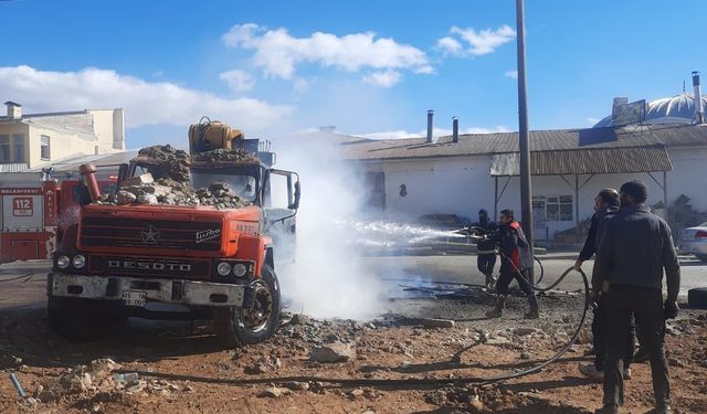 Kahramanmaraş’ta Kamyon Alev Aldı: Ekipler Müdahale Etti