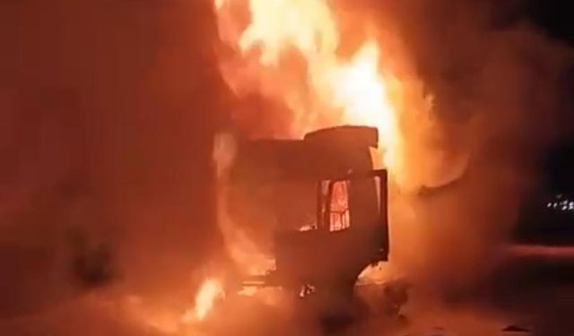 Kahramanmaraş'ta Hareket Halindeki Tır Alev Aldı