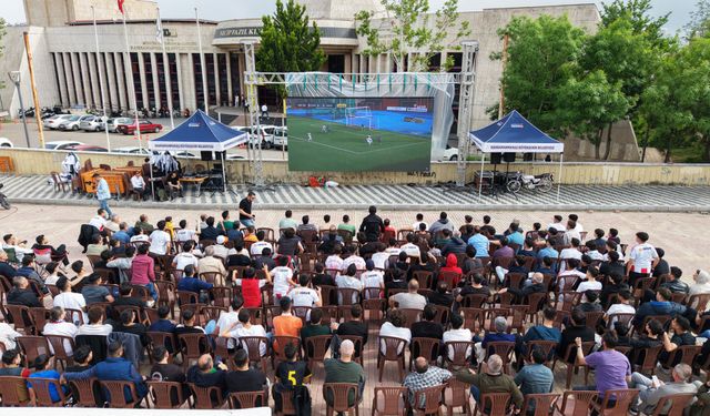 İstiklalspor Tur Atladı, Heyecanı Dev Ekranda Yaşandı