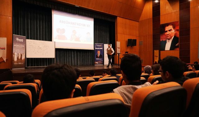 Kahramanmaraş'ta Ödüllü Münazara Turnuvası