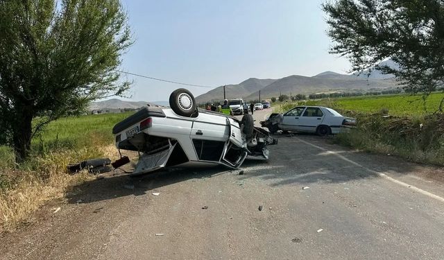Kahramanmaraş'ta İki Araç Kafa Kafaya Girdi: 2 Yaralı
