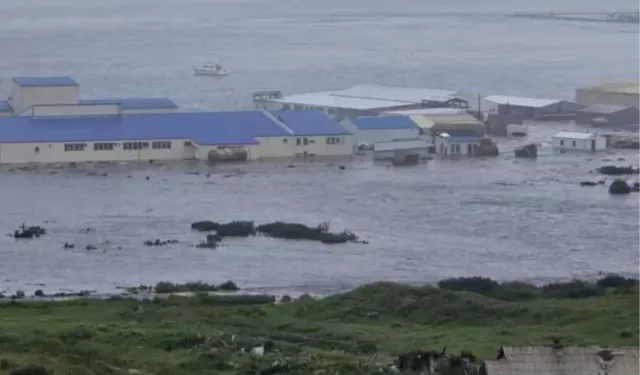 8.8'lik Depremin Ardından İlk Tsunami Dalgaları İki Ülkeye Ulaştı!