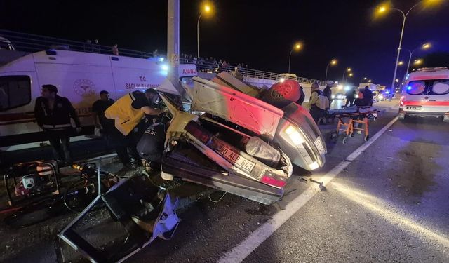 Kahramanmaraş’ta otomobil aydınla direğine çarptı: 3 yaralı