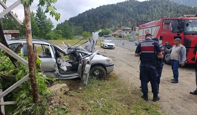 Kahramanmaraş’ta Otomobil Elektrik Direğine Çarptı: 1 Yaralı