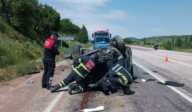 Kahramanmaraş yolunda otomobil takla attı: biri çocuk 2 yaralı