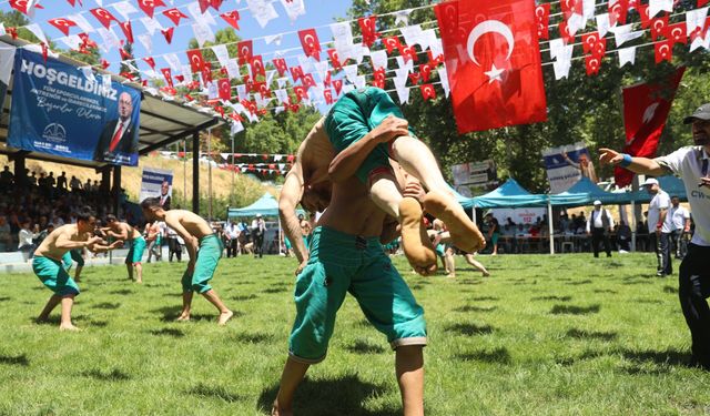 Kahramanmaraş'ta 454 pehlivan er meydanında mücadele etti