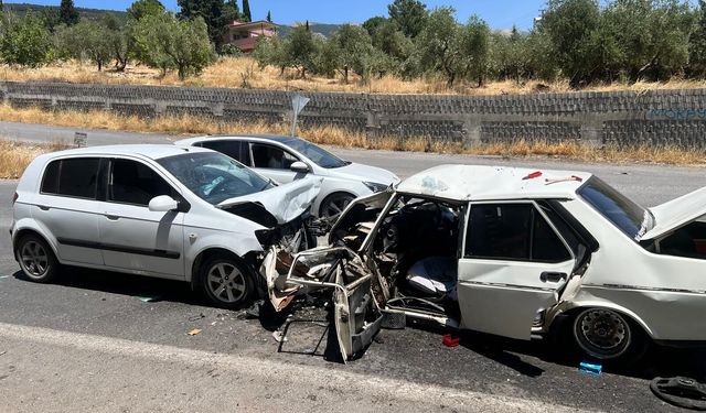 Kahramanmaraş'ta iki otomobil kafa kafaya çarpıştı: 2 yaralı