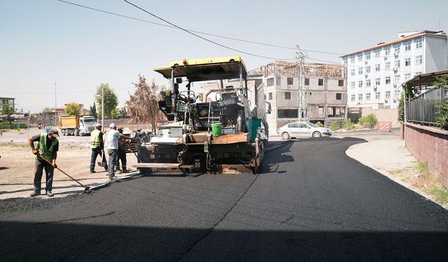 Büyükşehir, Ballıca’nın yollarını sıcak asfaltla yeniliyor