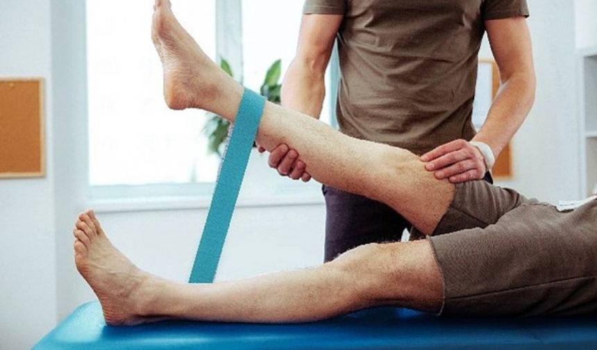 Ancak şimdi tıp alanında gelişen teknolojiyle birlikte bunları bertaraf etmek ve kişinin boyunu 10-15 cm kadar uzatmak mümkün.
Üstelik kişinin boyunun uzaması, sosyal iletişimdeki gücüne ve kişisel özgüvenine de katkı sağladığı için hayattaki başarı oranı da olumlu etkilenmektedir.