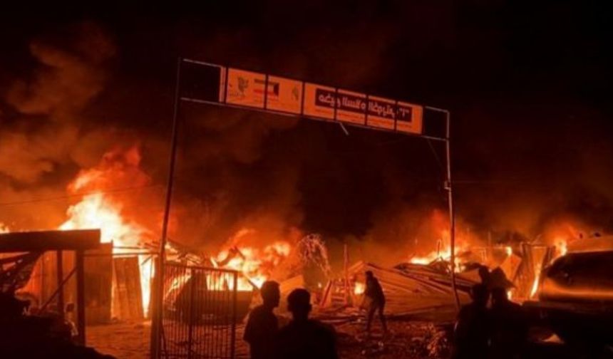İsrail, Refah'ta Çadır Kampını Vurdu! Bebekleri Diri Diri Yaktılar