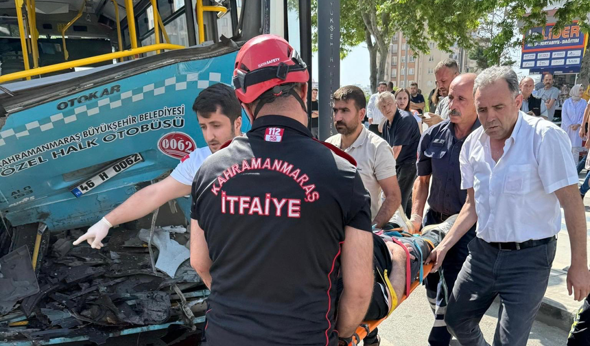 Kahramanmaraş’ta Otomobil Otobüse Çarptı: 1 Ölü 8 Yaralı