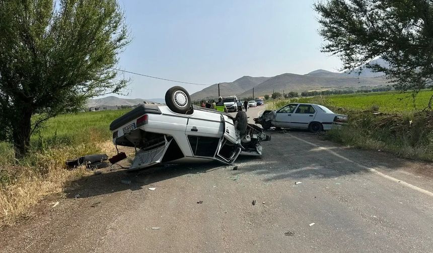 Kahramanmaraş'ta İki Araç Kafa Kafaya Girdi: 2 Yaralı