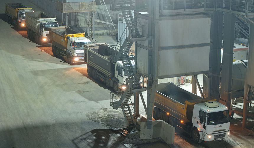 Büyükşehir’in Asfalt Tesisi Yılda 400 Bin Ton Üretiyor