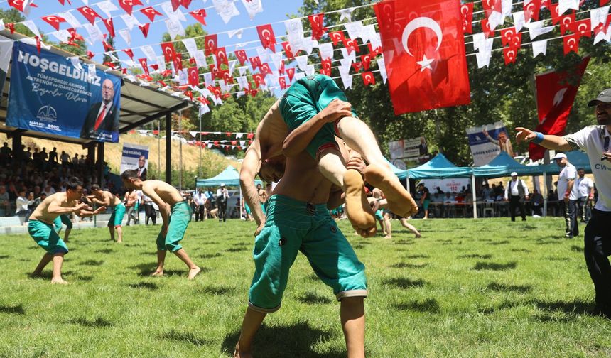 Kahramanmaraş'ta 454 pehlivan er meydanında mücadele etti