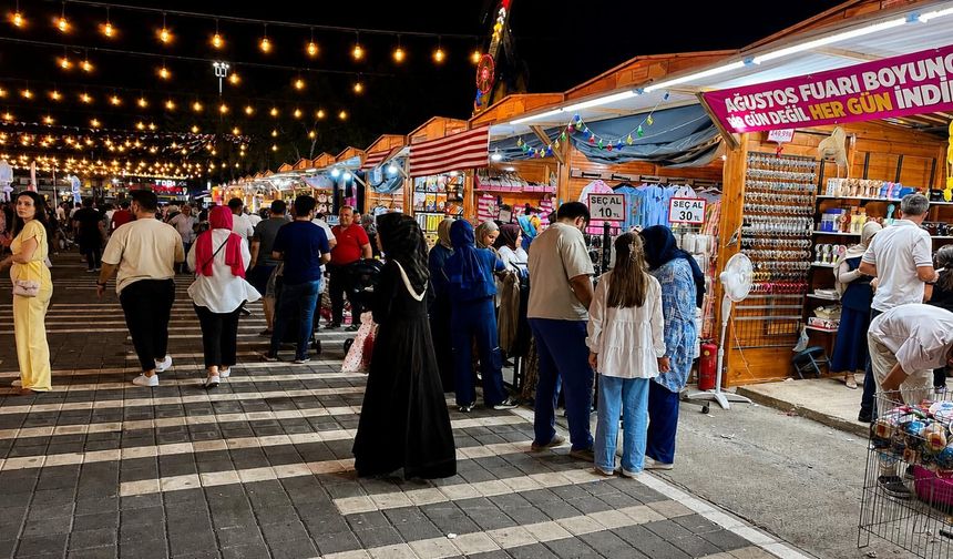 Geleneksel Ağustos Fuarı Esnafın Yüzünü Güldürdü