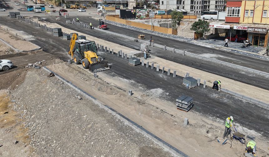 Lütfi Köker Bulvarı'nda Yenileme Sürüyor