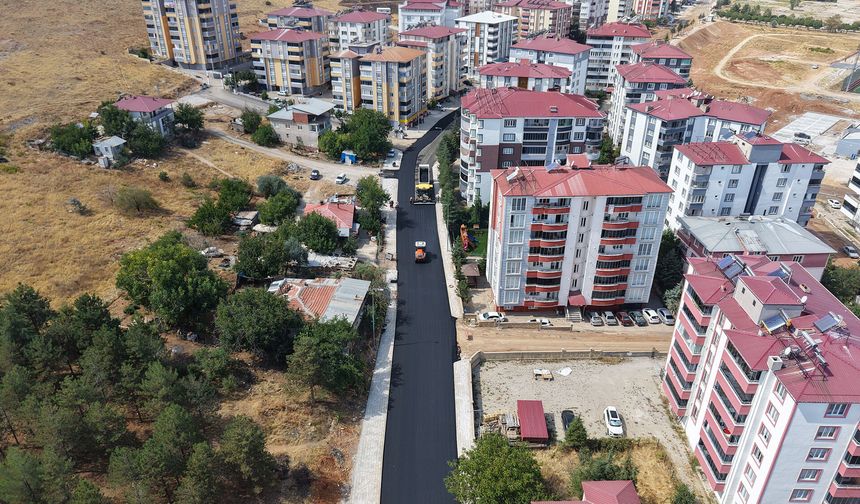 Afşin Atlas Caddesi’nde asfalt yenileme çalışması