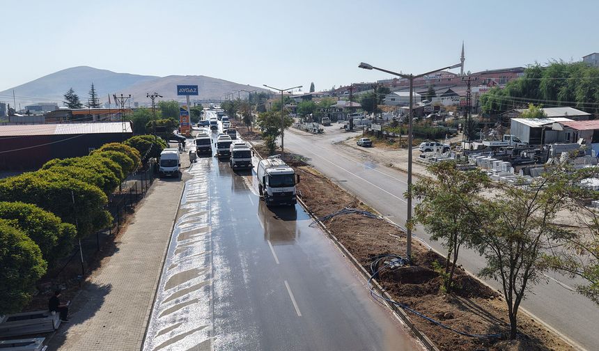 Afşinbey Caddesi’nde kapsamlı temizlik çalışması