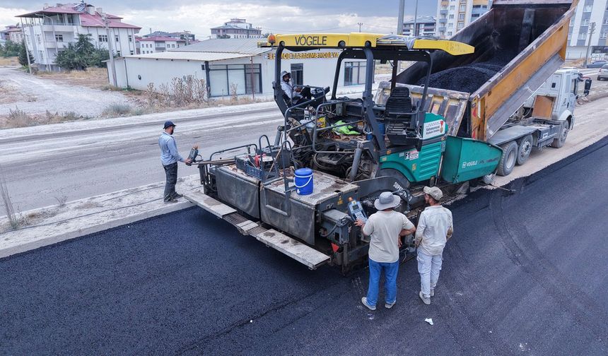 Elbistan’da Büyükşehir’in asfalt çalışmalarına tam not