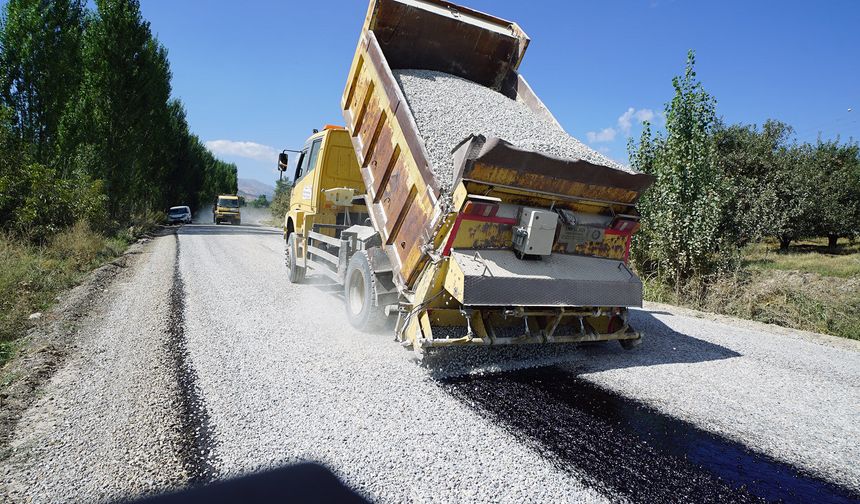 Göksun’da 5 kilometrelik grup yolu yenileniyor