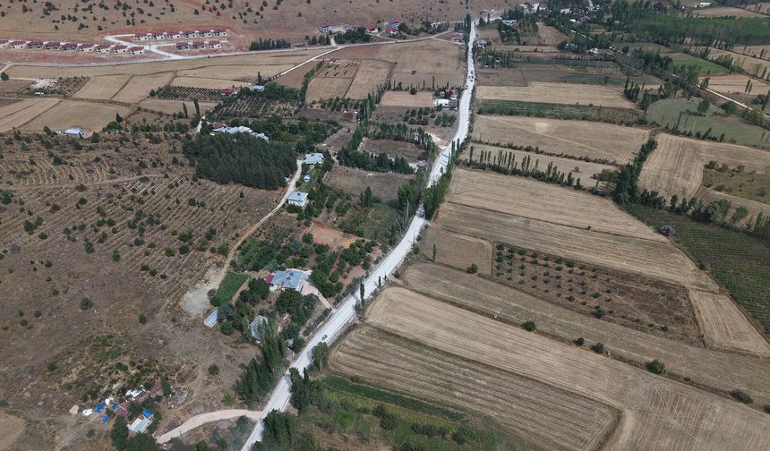 Göksun’da 2,5 kilometrelik grup yolu yenilendi