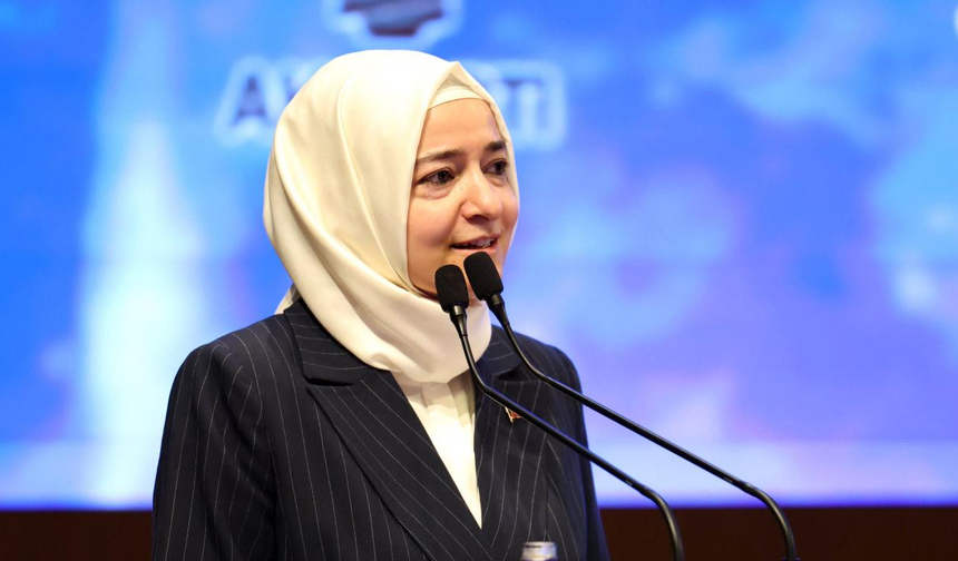 Fatma Betül Sayan Kaya görevlerinden istifa etti