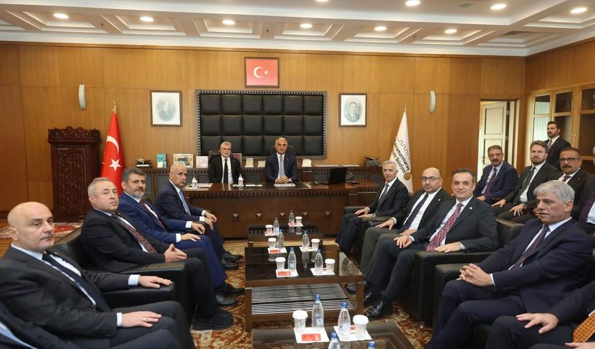 Bakan Ersoy Kahramanmaraş’ta temaslarda bulundu