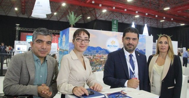 Medikal turizm
KKTC’yi 2019 yılında 1.4 milyon insanın ziyaret ettiğini hatırlatan Savaşan, “Bizim nüfusumuz 600 bin. Bu rakamlarla KKTC 2019 yılında nüfusunun iki katından fazla turist ağırlamış. Aynı rakamları bu sene de yakalamış durumdayız. Biz Sağlık Turizmi Konseyi olarak burada bulunmamızın amacı, dünyada gelişmekte olan ileri aktif yaşamla ilgili 65 yaş üstü insanların KKTC’ye gelmelerini, onların uzun vadeli ülkemizde konaklamalarını hedefliyoruz. Misafirlerimizin sağlığını koruma ve geliştirme anlamında ürünler sunmak, hastanelerimizde, kliniklerimizde medikal turizm olarak adlandırılan tüp bebekten kanser, göze, dişe kadar bütün medikal alanlarda da işbirliklerimizi geliştiriyoruz” dedi.
Savaştan, KKTC’nin bugüne kadar başarıyla yaptığı deniz, kum güneş turizminin yanına alternatif ve sürdürülebilir turizm çeşitlerini eklemek istediklerini sözlerine ekledi.