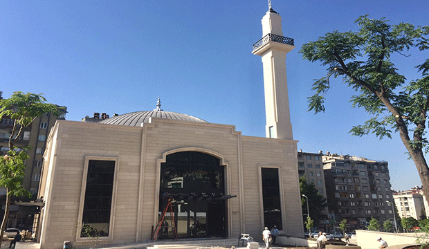 Kahramanmaraş'ta Milli İrade Meydanındaki Cami İbadete Açılıyor